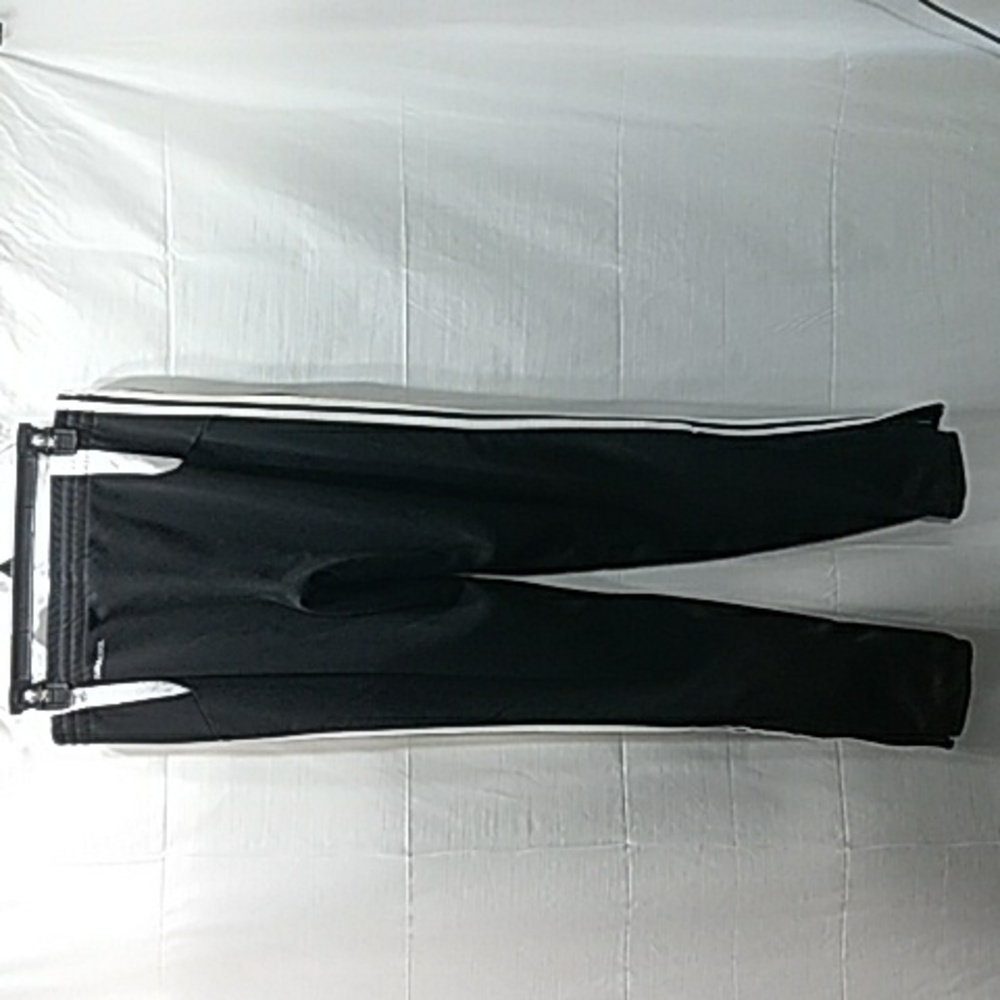 Adidis  Size Medium - Picture 6 of 7